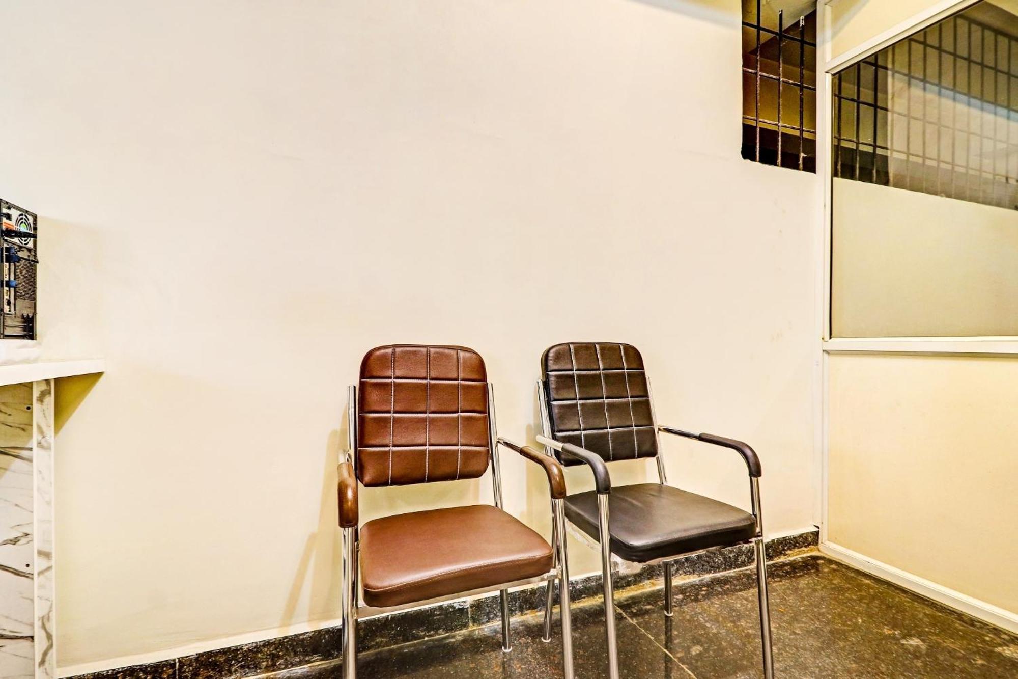 Oyo Happy Stay Hotels Hyderabad Exterior photo