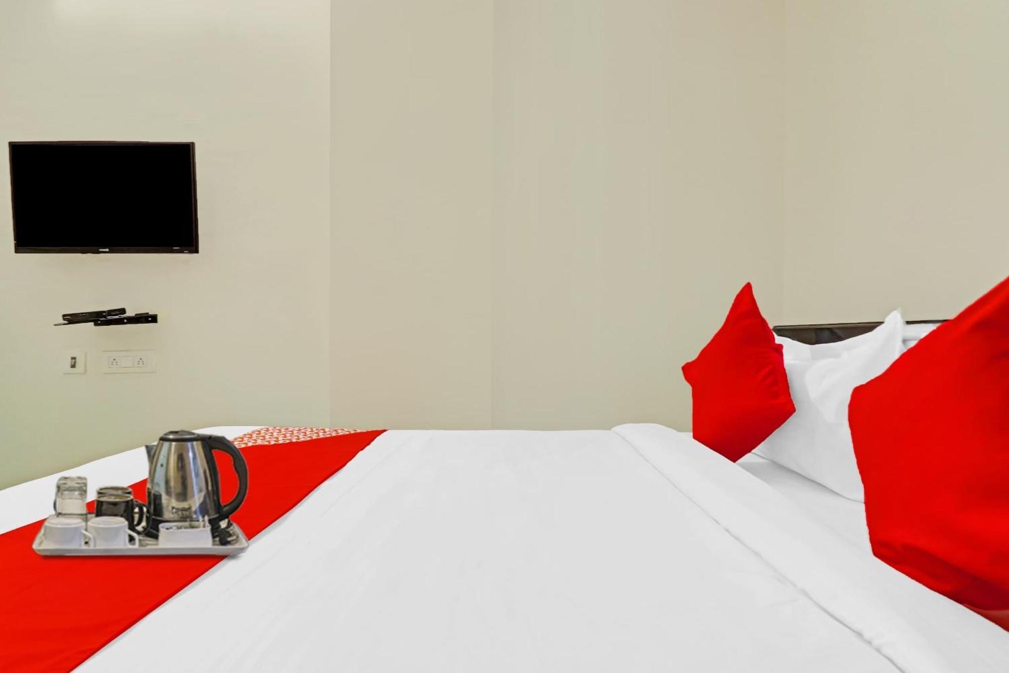 Oyo Happy Stay Hotels Hyderabad Exterior photo