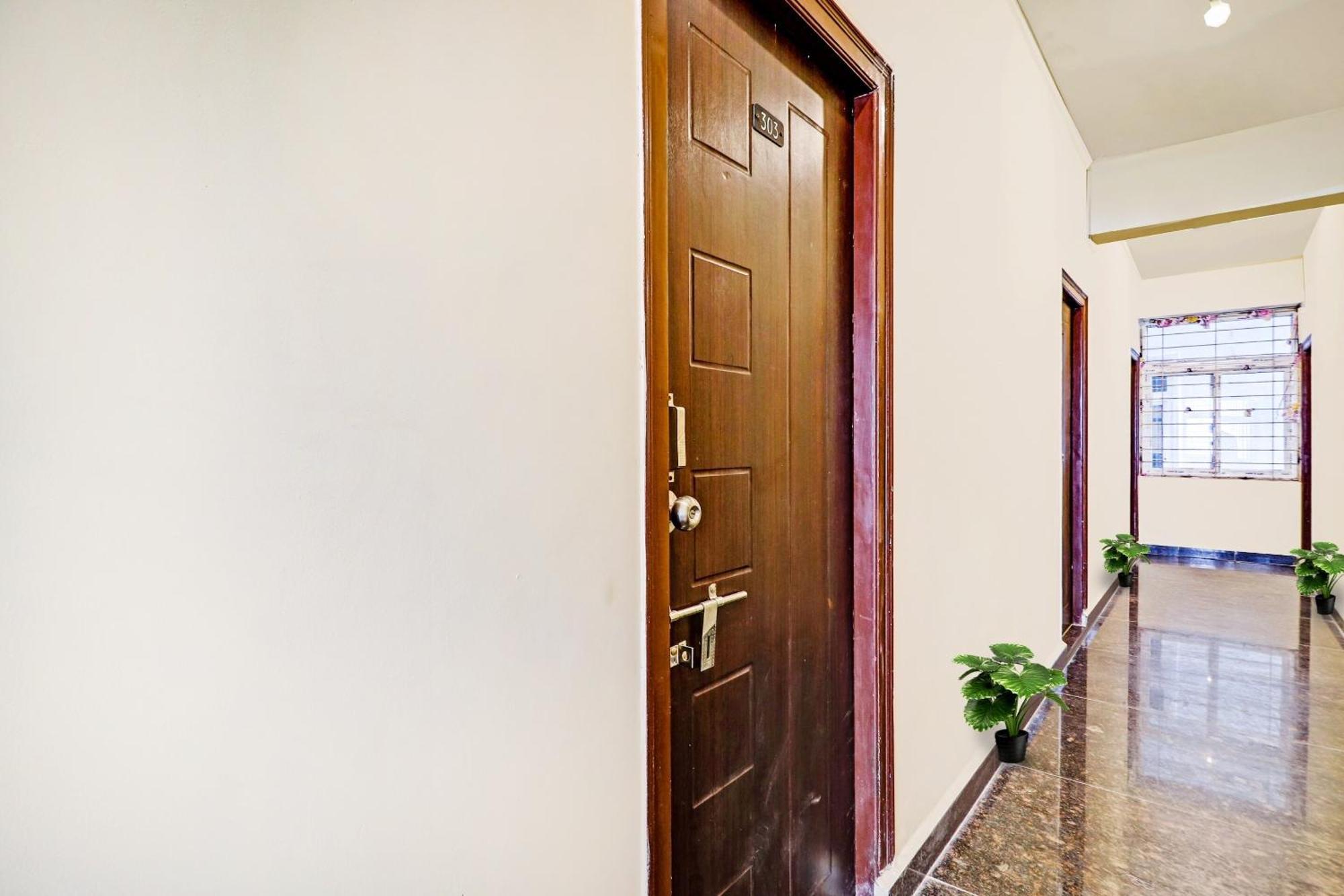 Oyo Happy Stay Hotels Hyderabad Exterior photo