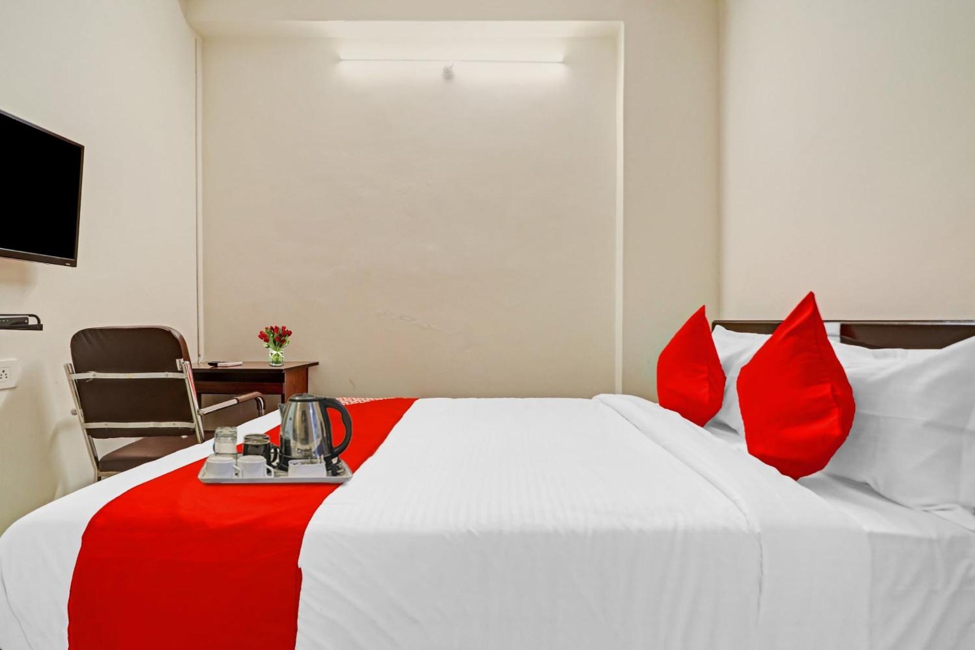 Oyo Happy Stay Hotels Hyderabad Exterior photo
