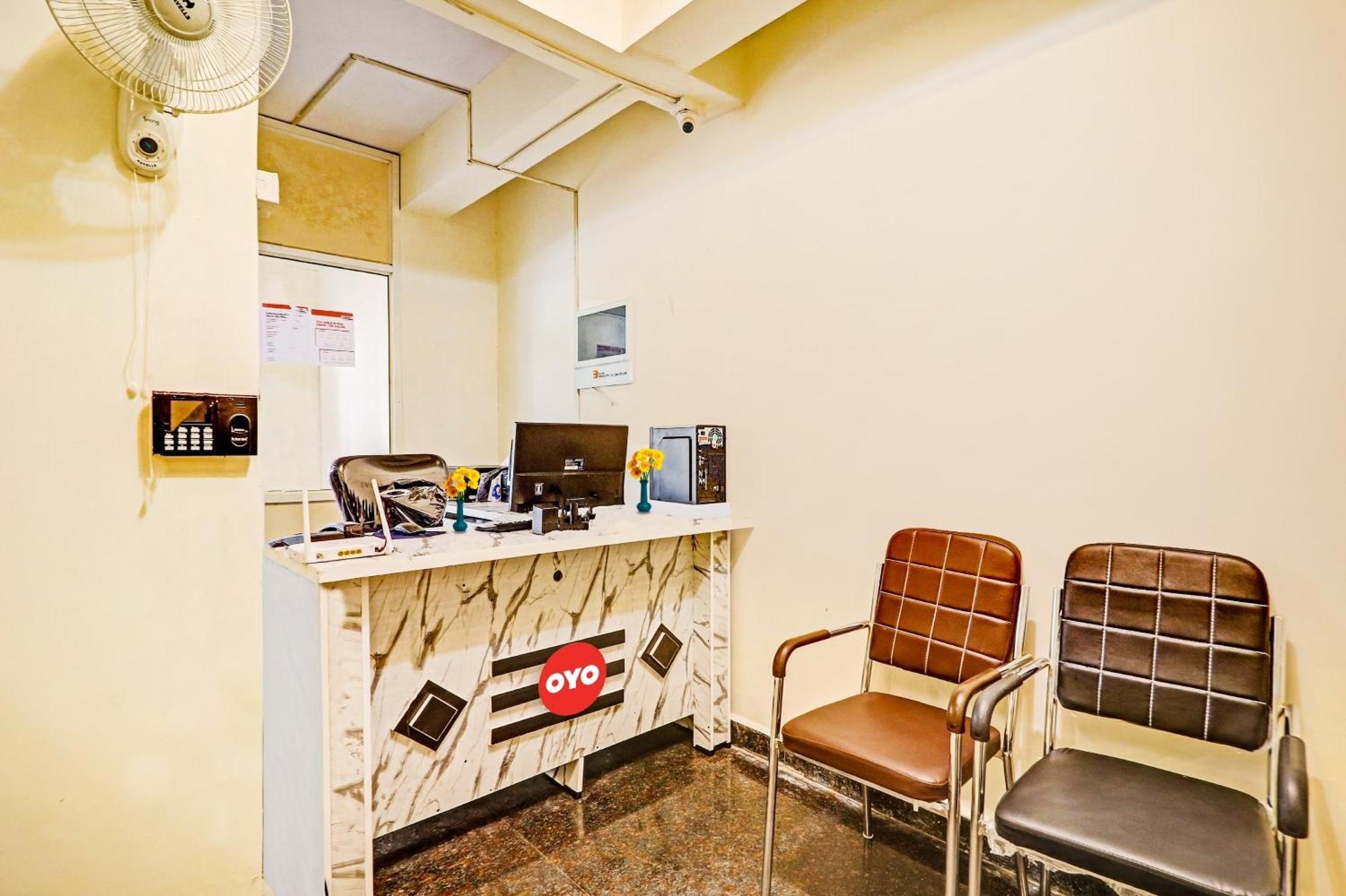 Oyo Happy Stay Hotels Hyderabad Exterior photo